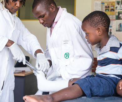 Rehabilitation professionals apply casting to correct a young patient’s clubfoot condition at Mulago National Referral Hospital in Kampala, Uganda. Photo: Dan Vernon/MiracleFeet.